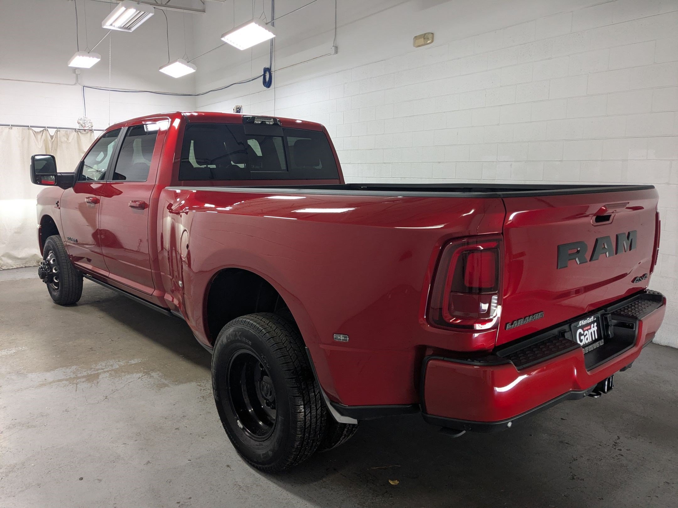 New 2026 Molten Red Pearl-Coat Exterior Paint RAM Laramie image 7