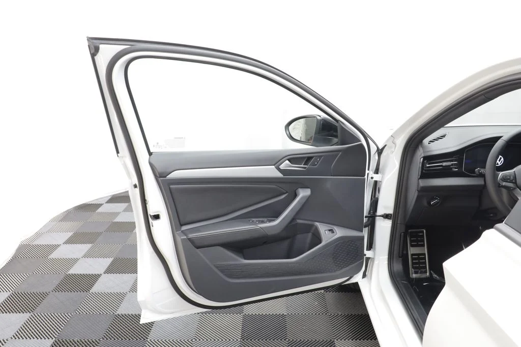 New 2026 Pure White Volkswagen 1.5T Sport image 6