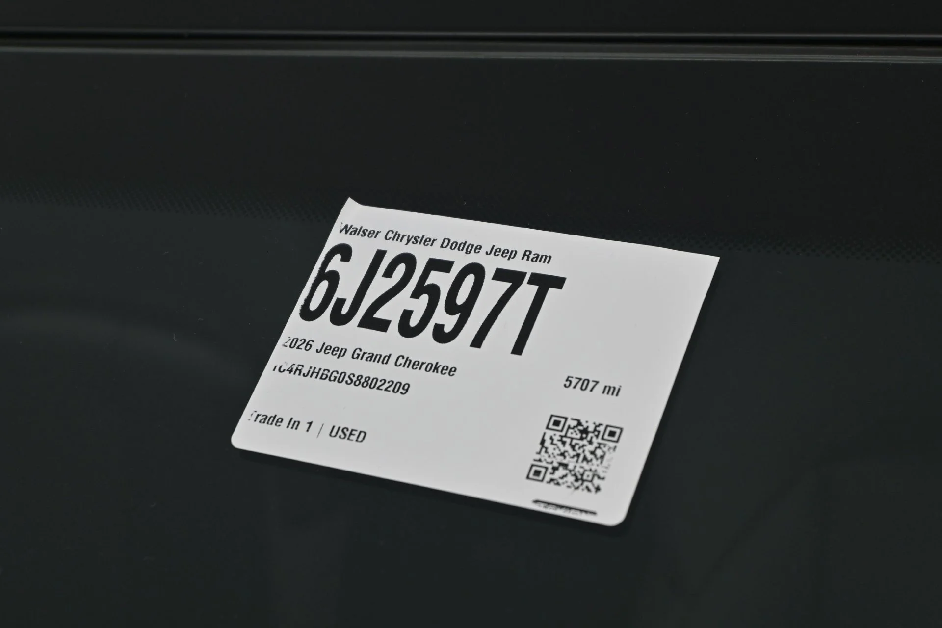 Used 2025 Diamond Black Crystal Pearlcoat Jeep Limited image 30