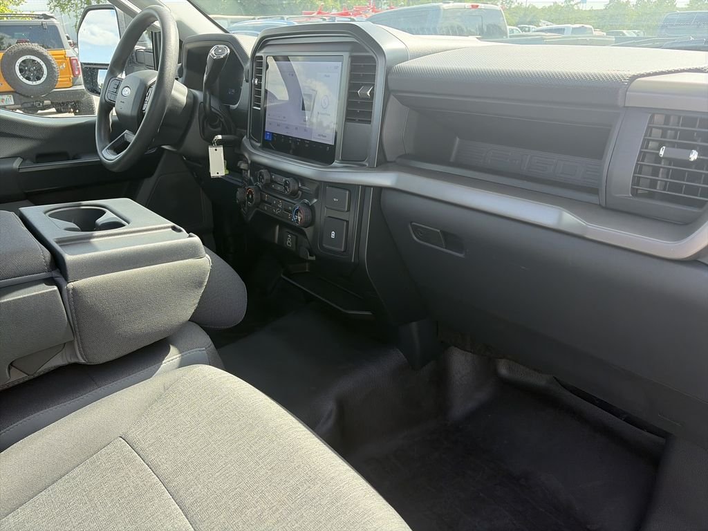 Used 2025 Silver Ford XL image 26