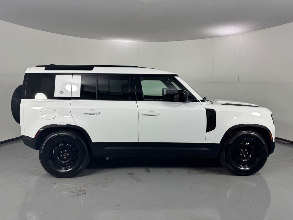Used 2022 White Land Rover Standard image 4