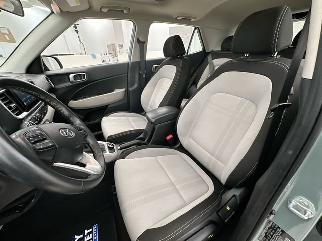 2025 Hyundai Venue SEL - Photo 9