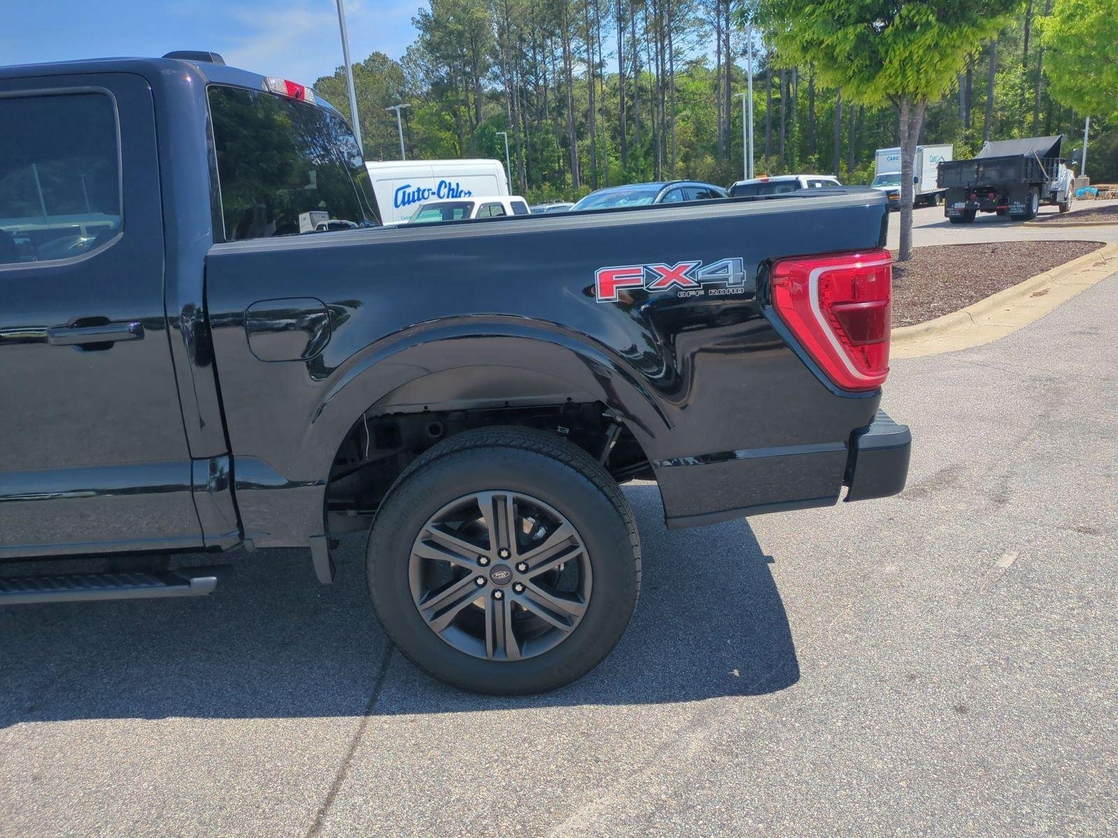Used 2022 Agate Black Metallic Ford XLT image 11