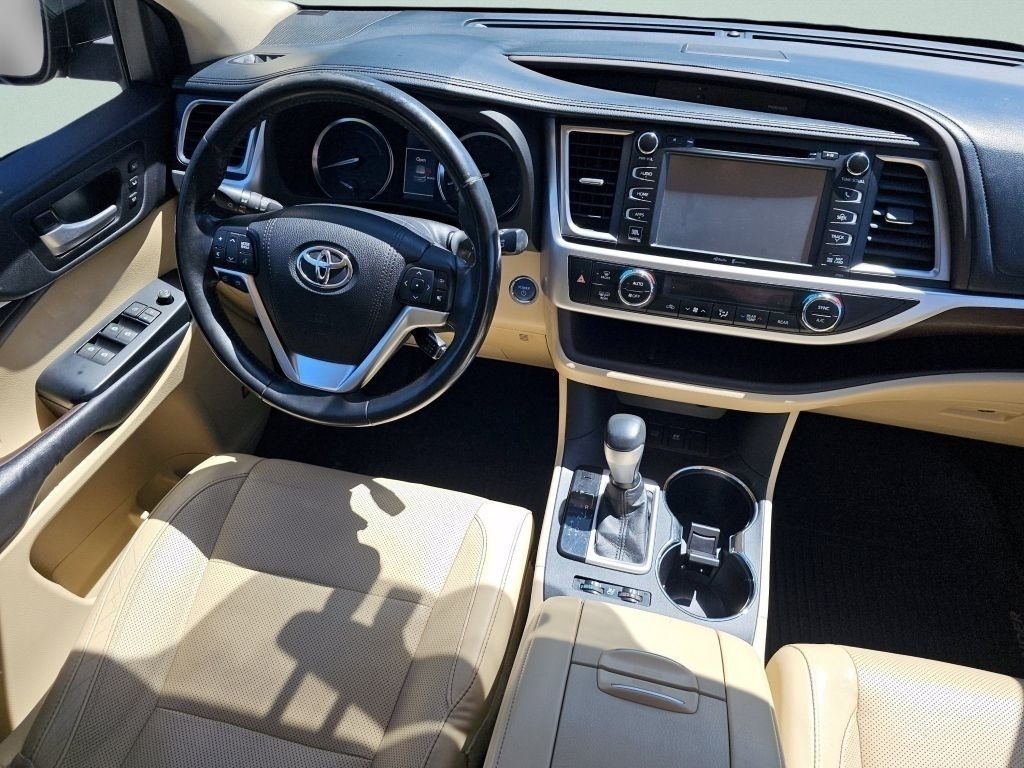 Used 2015 Mica Toyota Limited Platinum image 31