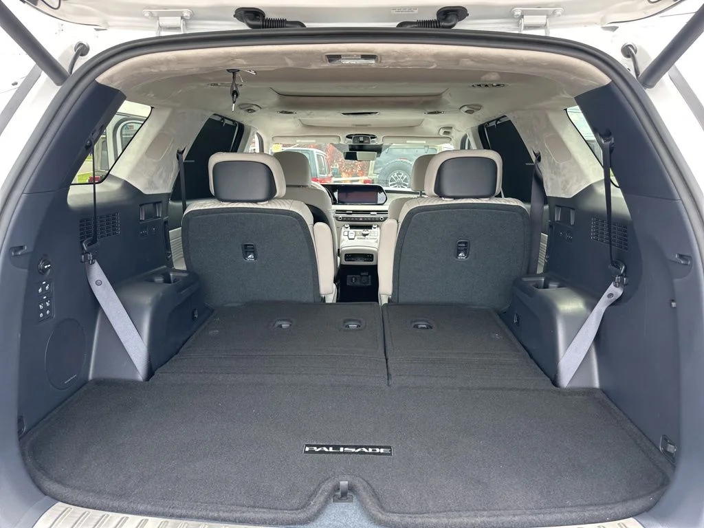 Used 2025 White Hyundai Calligraphy image 10