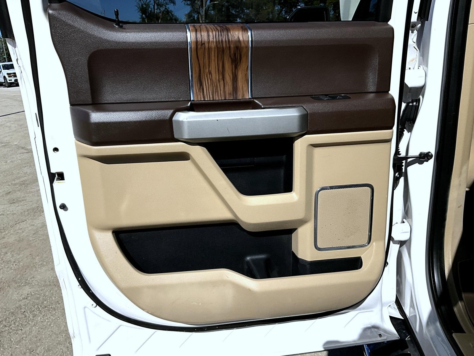 Used 2018 White Ford Lariat image 23