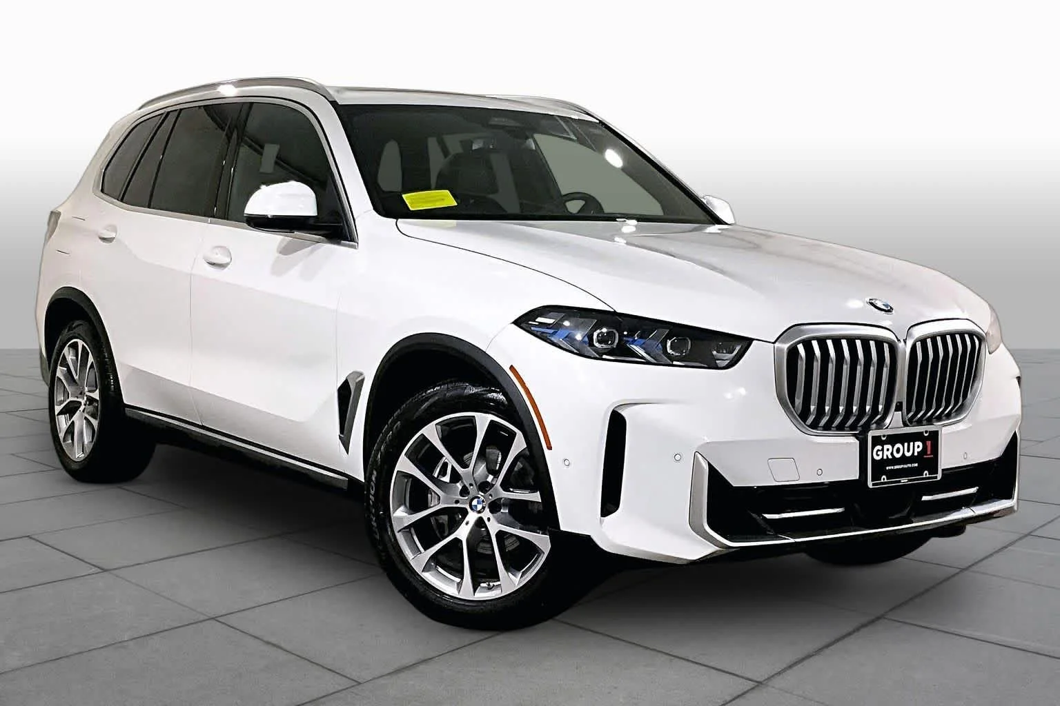 Used 2024 Alpine White BMW xDrive40i image 2