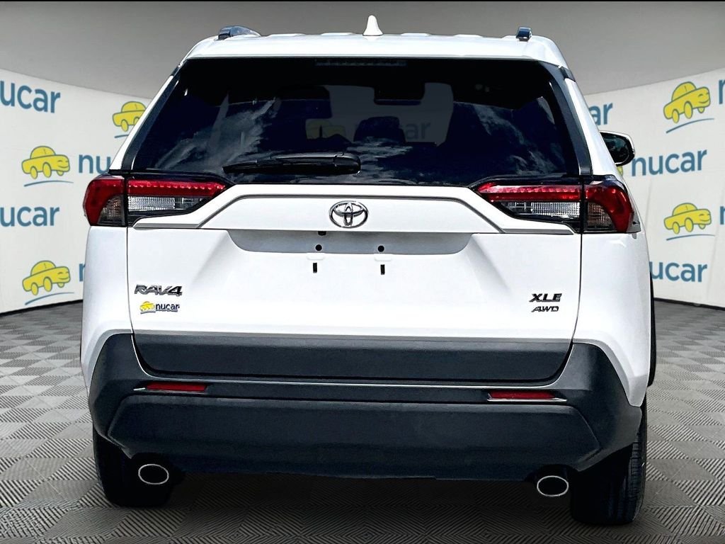 Used 2025 White Toyota XLE image 5