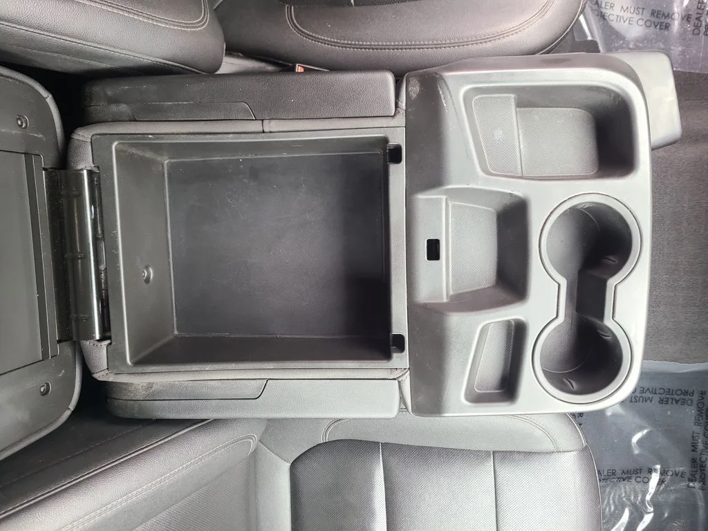 Used 2022 White Chevrolet LTZ image 39