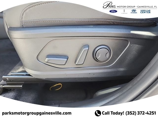 New 2025 White Hyundai SEL image 17