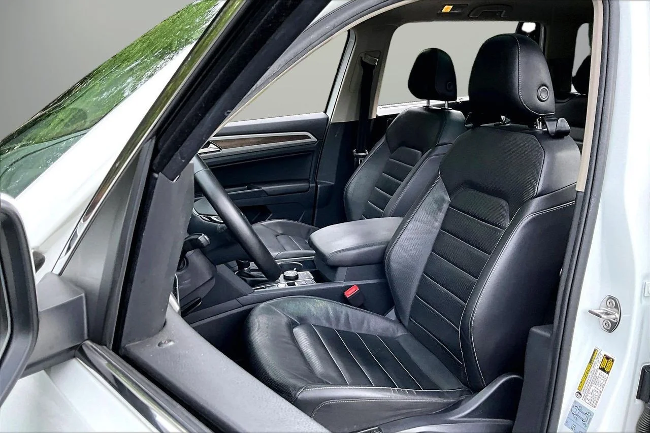 Certified Used 2019 White Volkswagen SEL Premium image 22