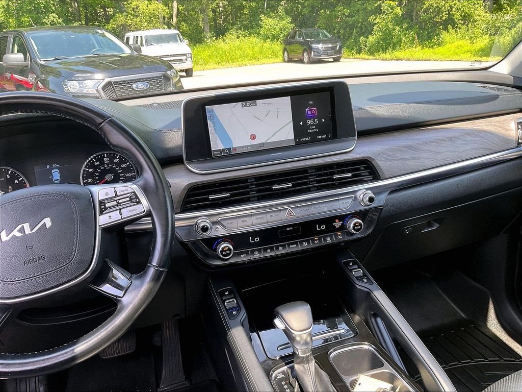 Used 2022 Purple Kia EX image 19