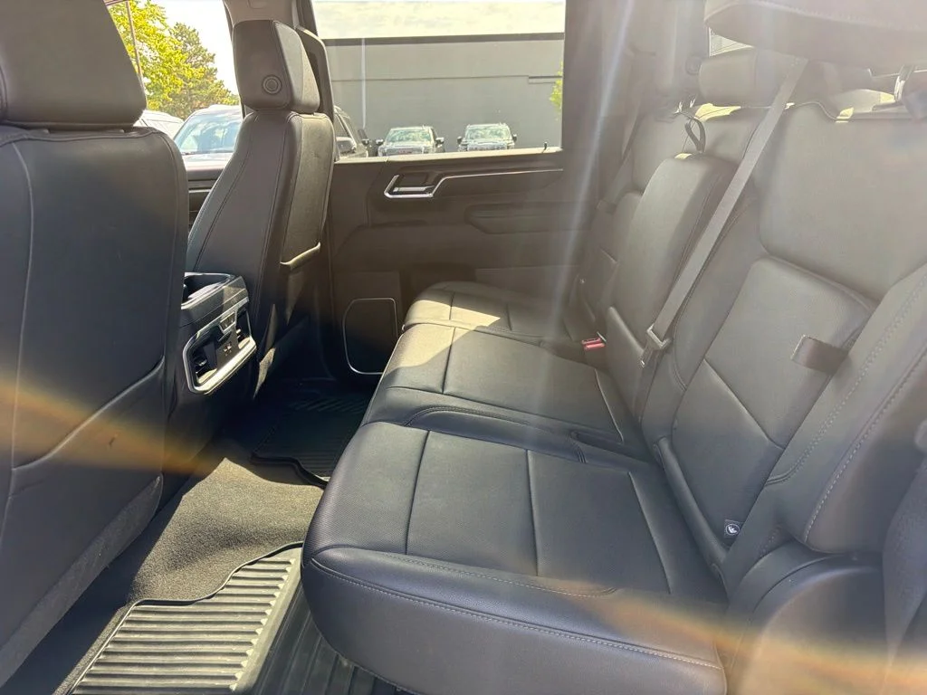 Used 2024 White GMC SLT image 21