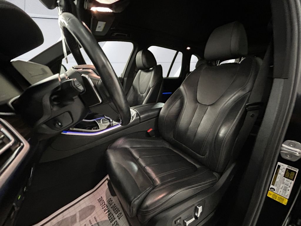 Used 2020 Black BMW sDrive40i image 8