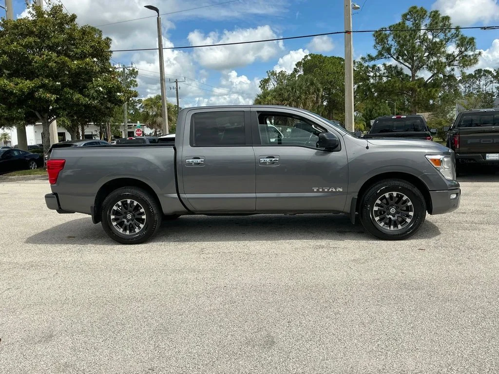 Used 2021 Gray Nissan SV image 15