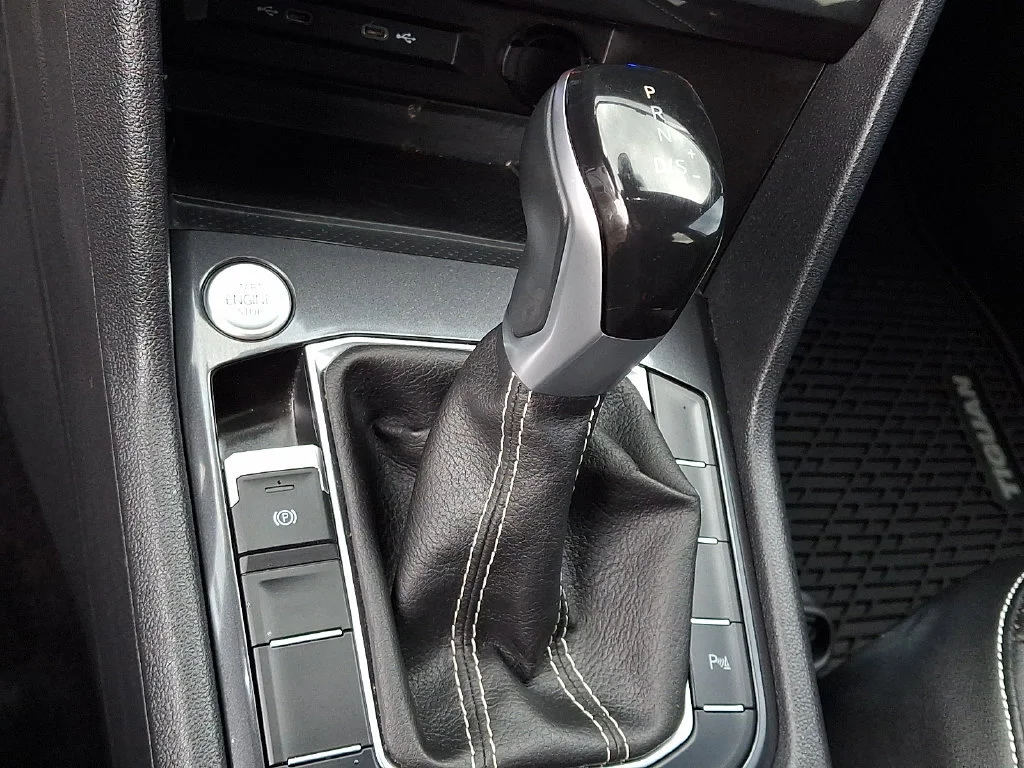 Used 2023  Volkswagen SE R-Line Black image 22