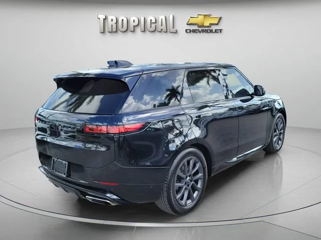 Used 2024 Black Land Rover Dynamic SE image 3