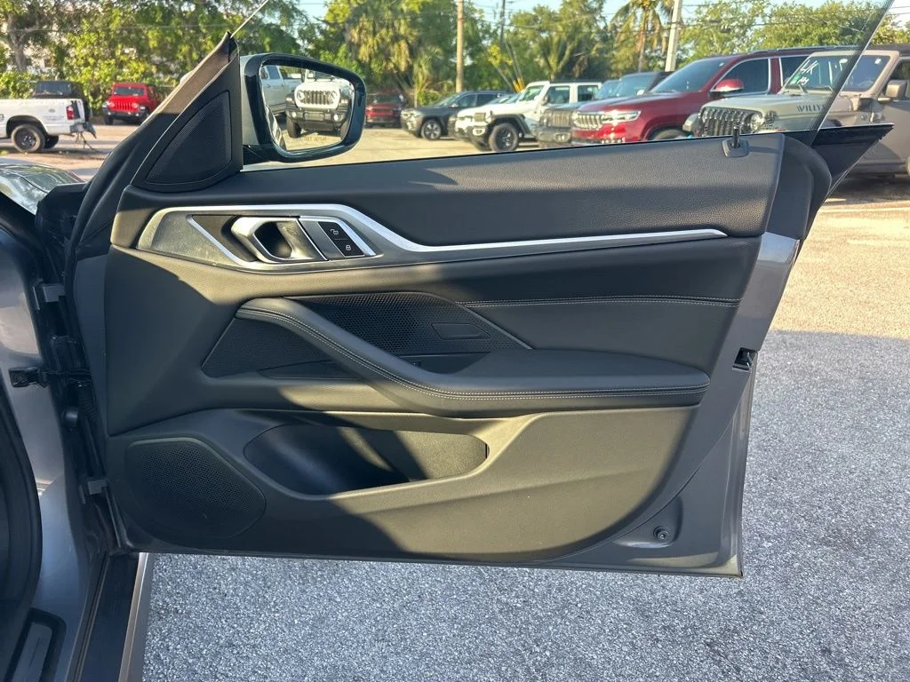 Used 2025 Gray BMW xDrive40 image 26