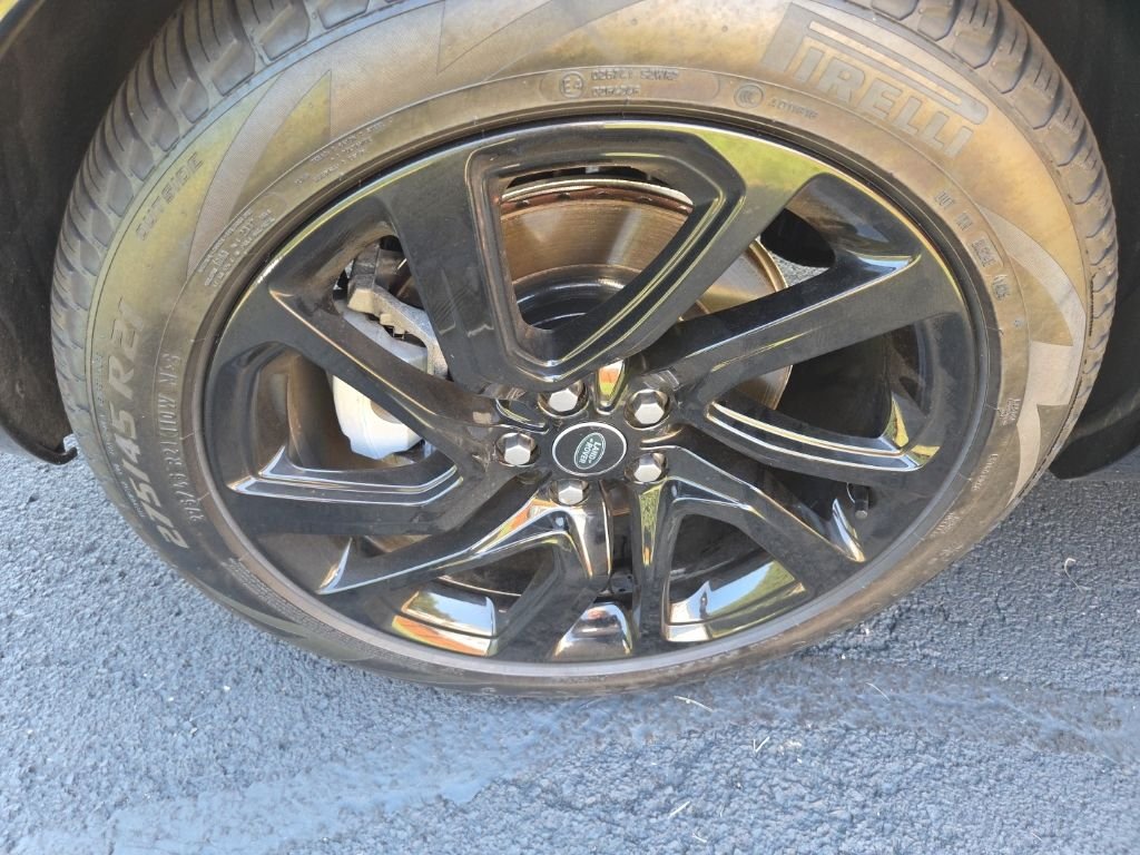Used 2025 Fuji White Land Rover Dynamic SE image 21