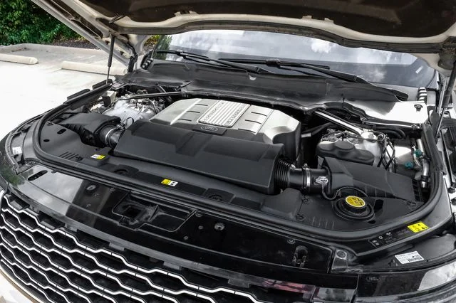 Used 2019 White Land Rover 5.0L V8 Supercharged image 61