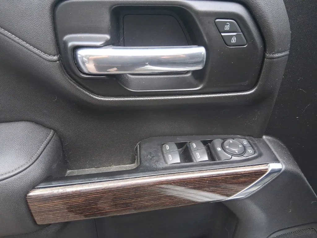 Used 2019 White GMC SLE image 7