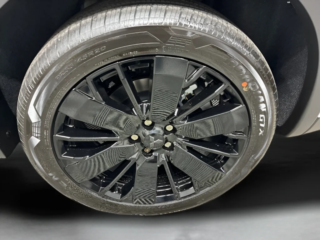 New 2026 White Diamond Mitsubishi LE image 38