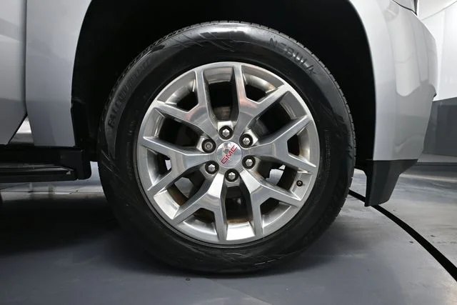 Used 2020 Silver GMC SLE image 12