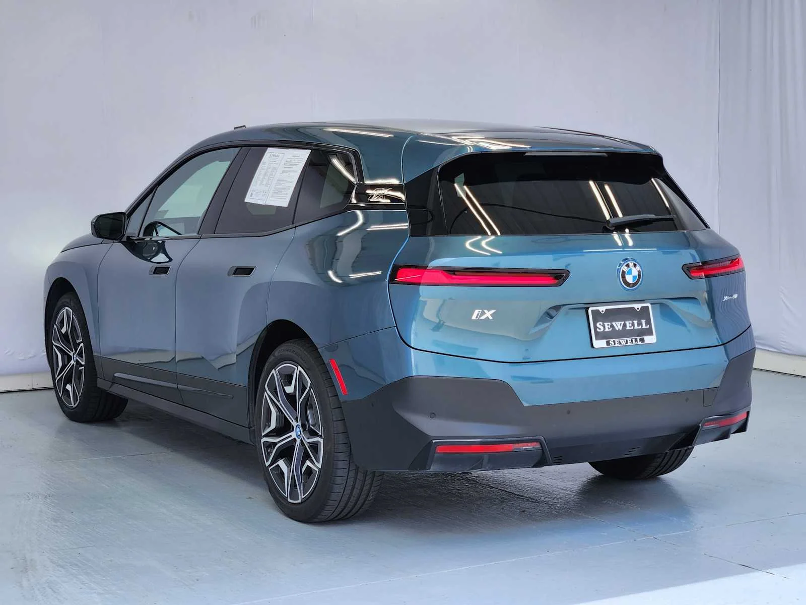 Used 2024 Blue Ridge Mountain Metallic BMW xDrive50 image 4