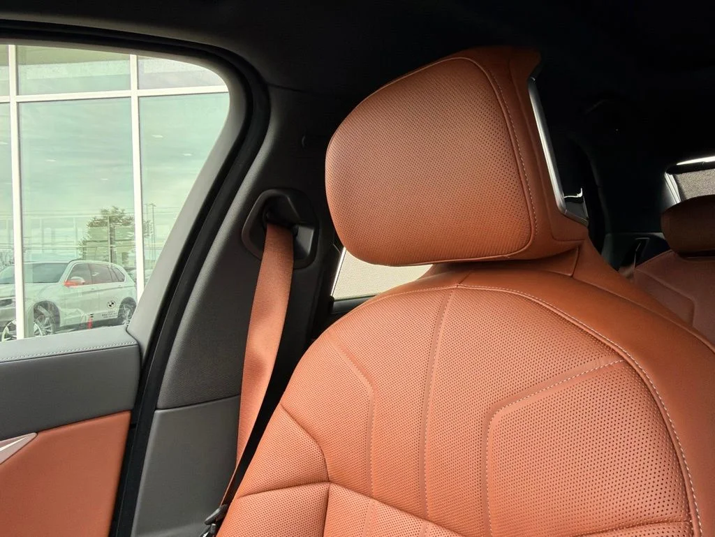 New 2026 Black Sapphire Metallic BMW 760i xDrive image 22