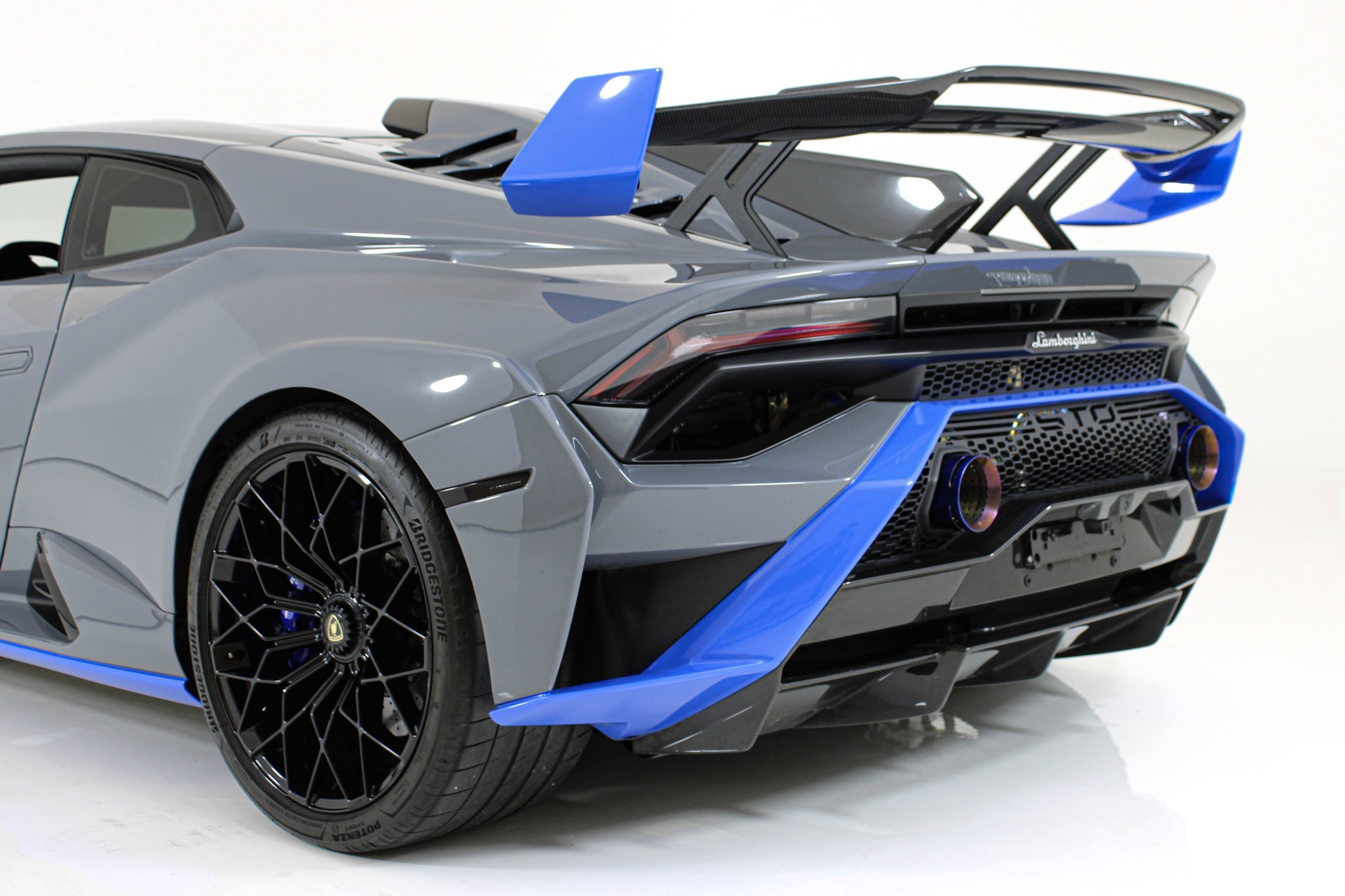 Used 2023 Gray Lamborghini  image 5