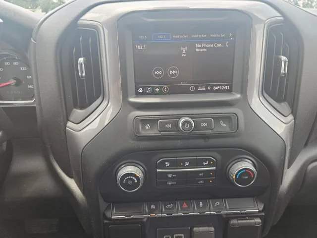 Used 2022 Silver Ice Metallic Chevrolet Custom image 18