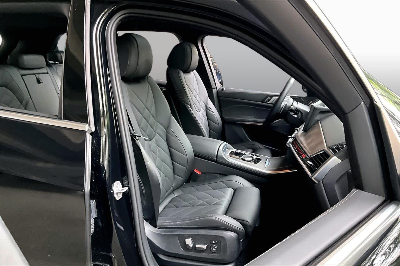 Used 2024 Black Sapphire Metallic BMW xDrive40i image 8