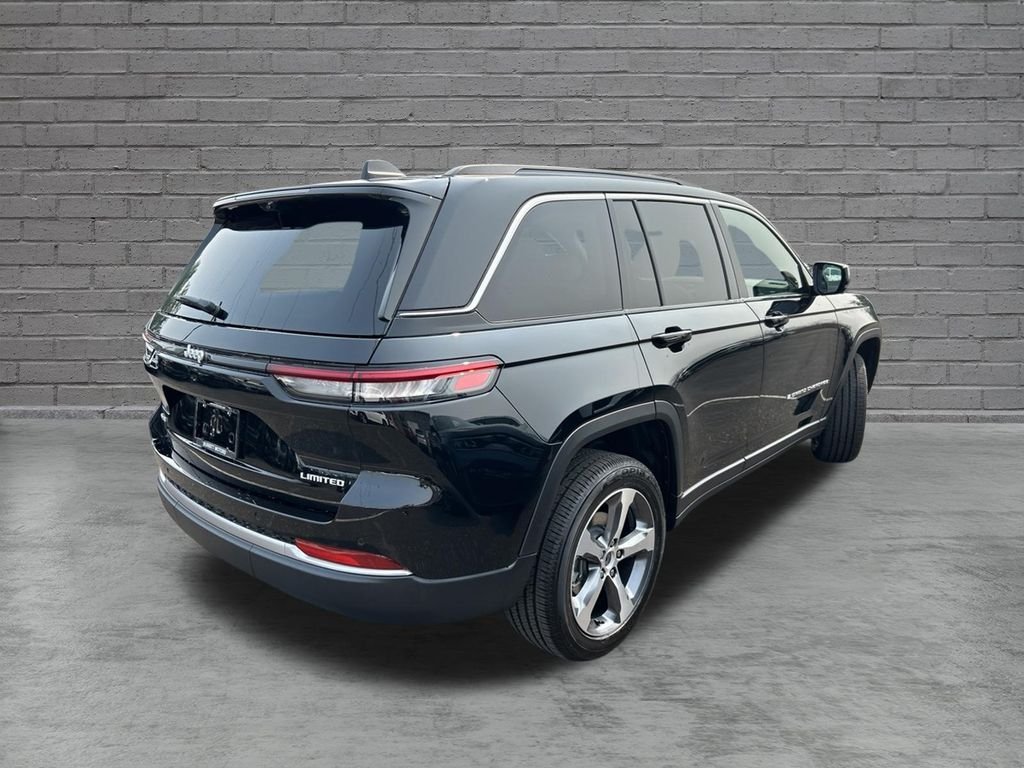 New 2026 Diamond Black Crystal Pearlcoat Jeep Limited image 7