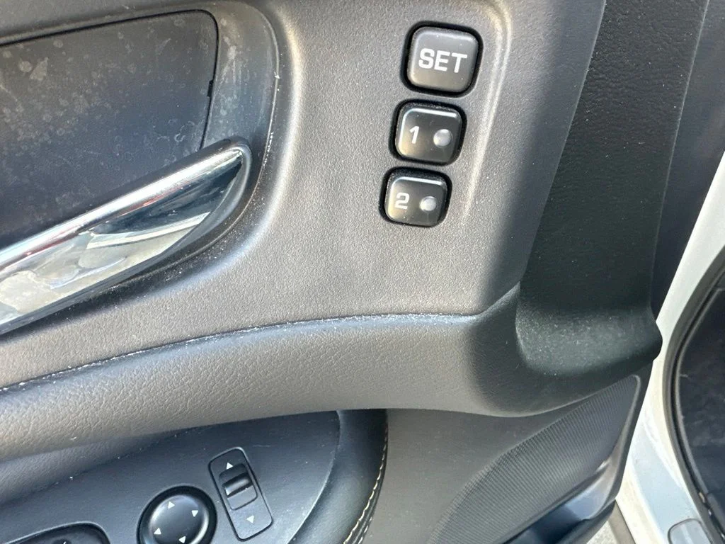 Used 2024 White Nissan Platinum image 9