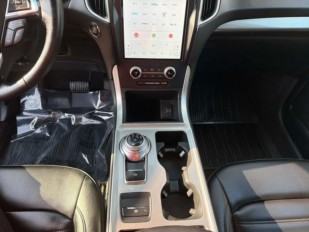Used 2024 Agate Black Metallic Ford SEL image 26