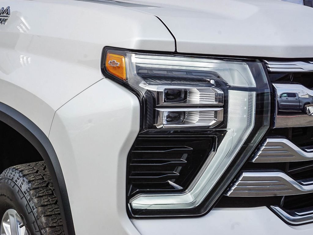 Used 2025 Beige Chevrolet High Country image 10