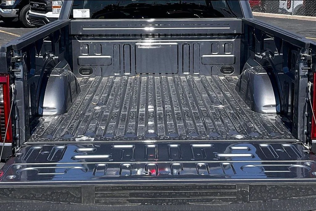 New 2026 Carbonized Gray Metallic Ford XLT image 27