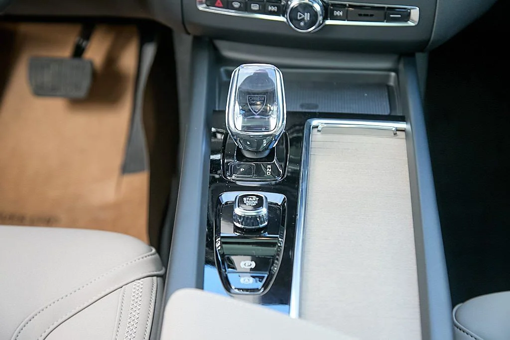 New 2026 Crystal White Volvo Plus image 30