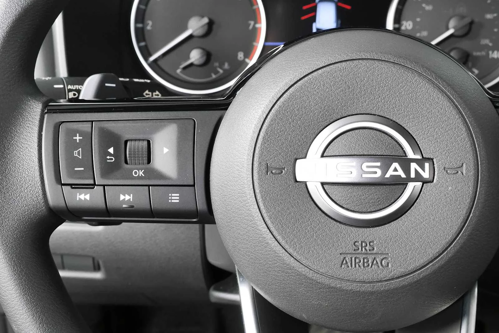 Used 2023 Pearl White Tricoat Nissan SV image 9