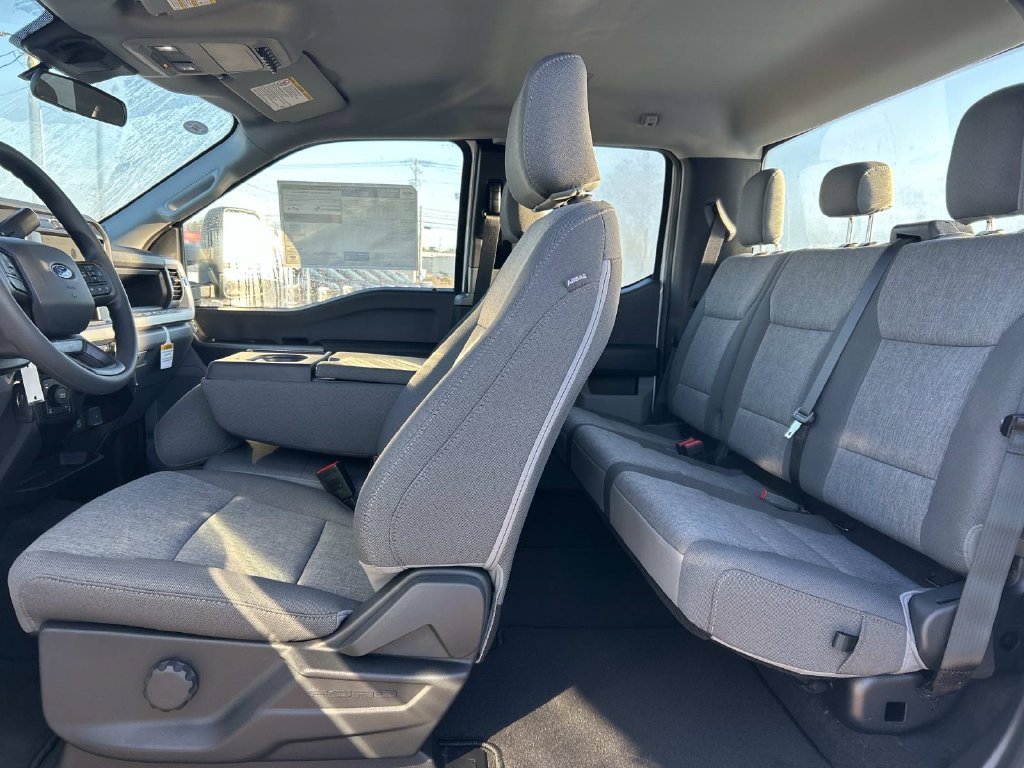 New 2027 Oxford White Ford F-350® XL image 15