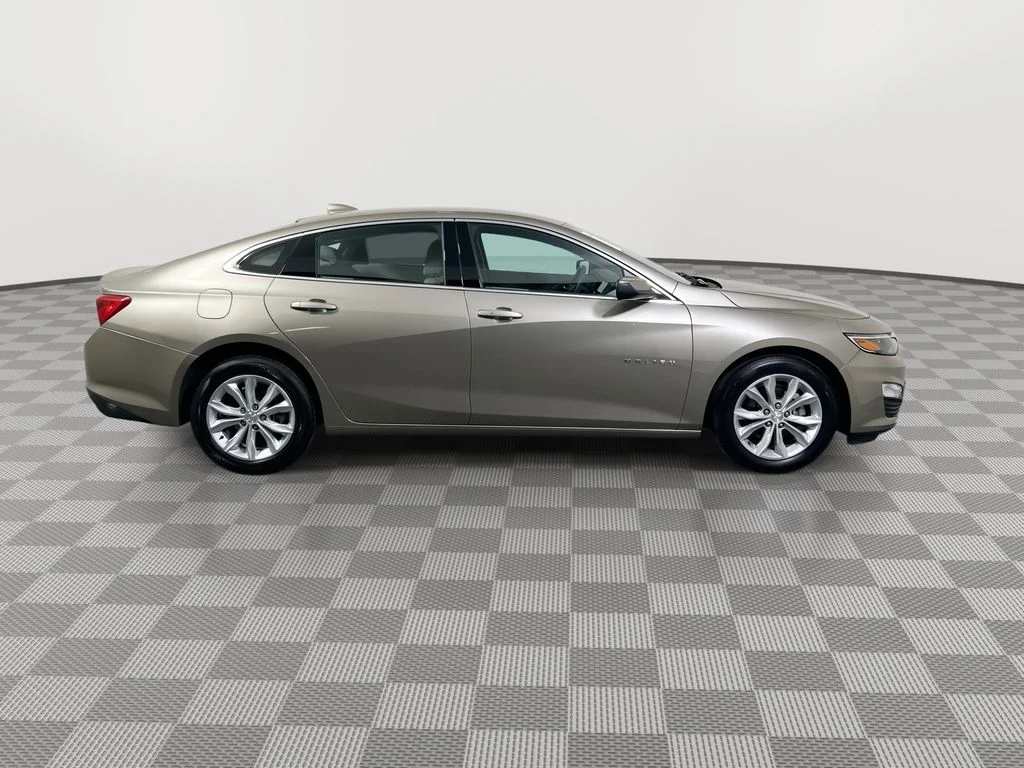 Used 2025 Gray Chevrolet LT image 9