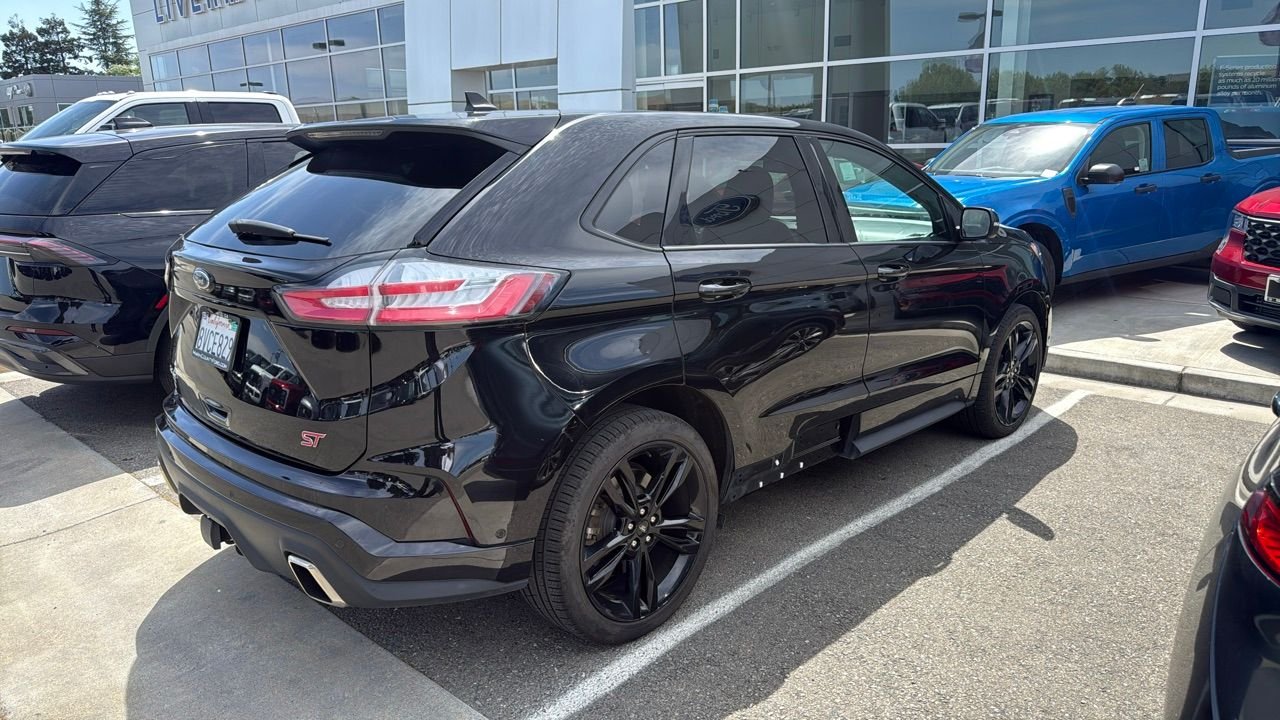 2020 Ford Edge ST photo 2