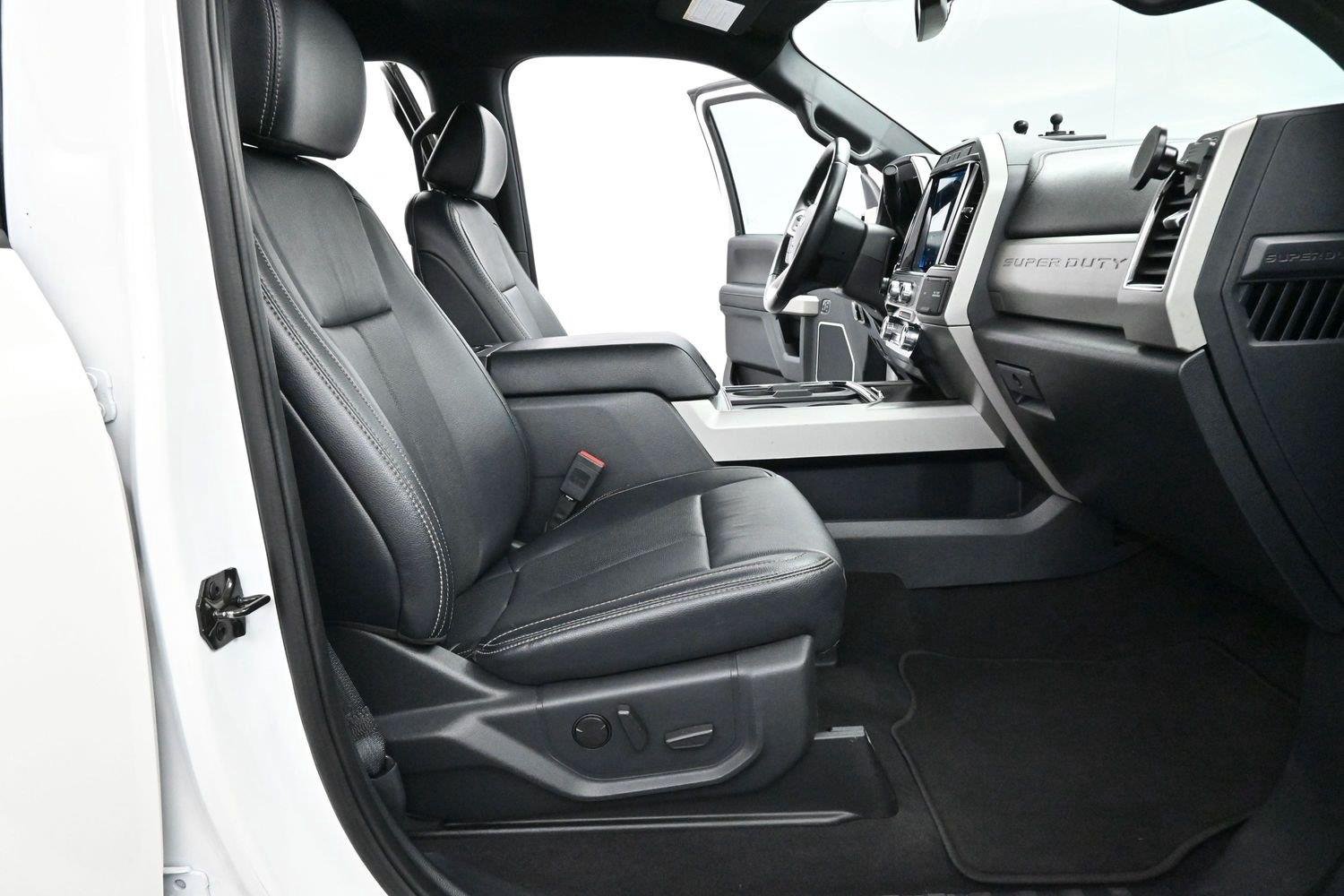 Used 2022 Star White Metallic Tri-Coat Ford LARIAT image 30