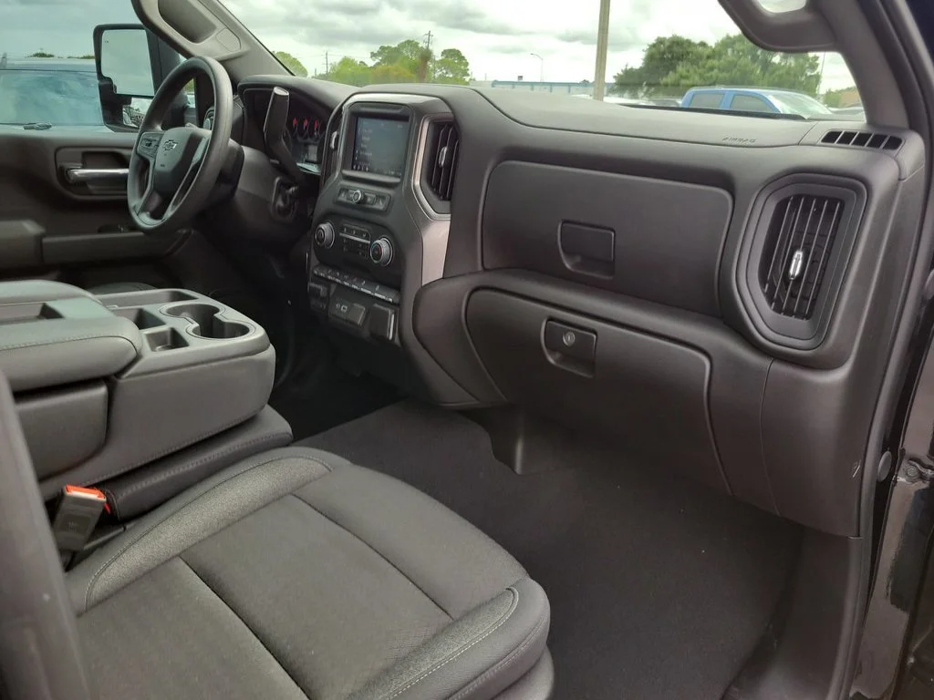 2025 Chevrolet Silverado 2500HD Custom - Photo 28