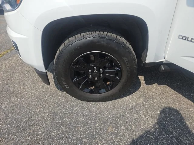 Used 2019 SUMMIT WHITE Chevrolet 4WD LT image 25