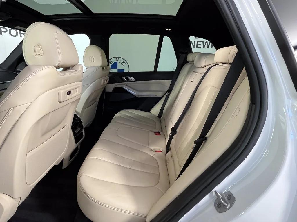 Used 2021 White Metallic BMW xDrive40i image 18