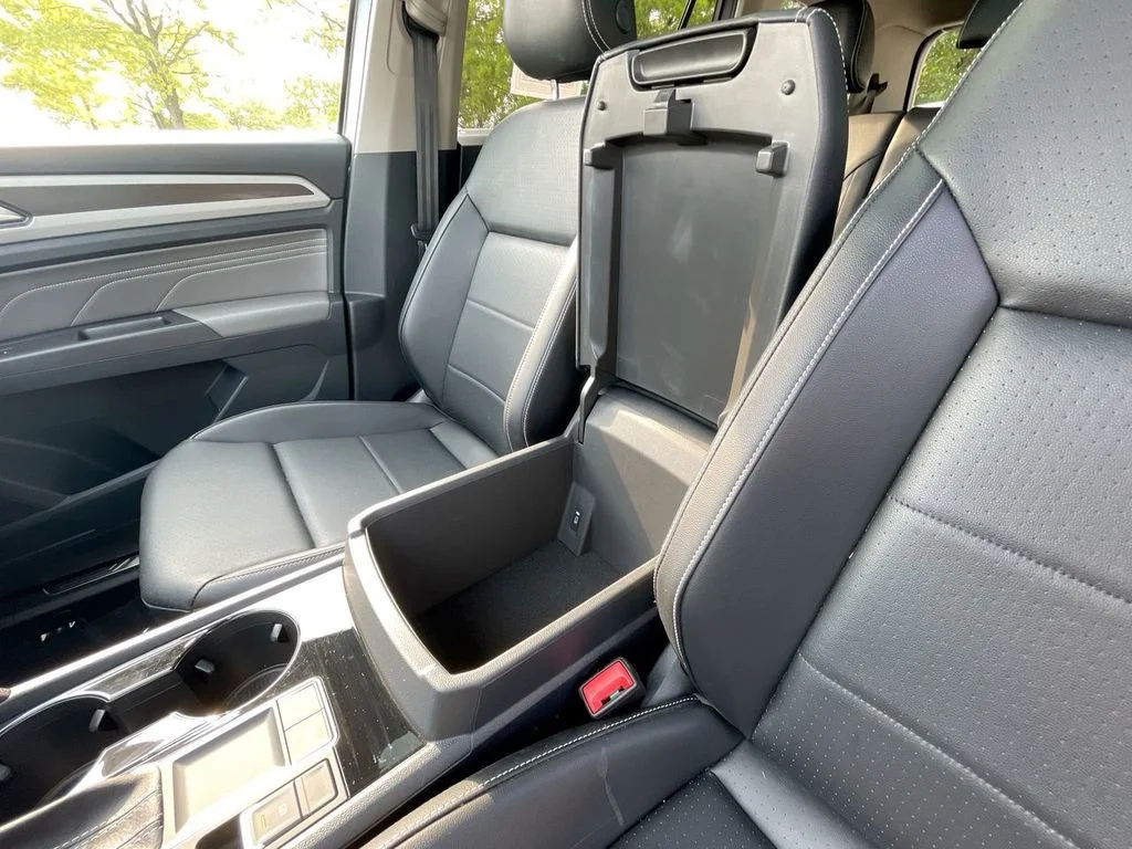 Used 2022 Silver Volkswagen 3.6L V6 SE w/Technology image 24
