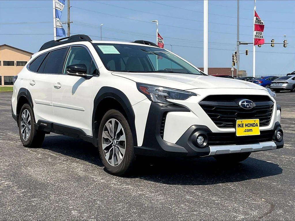 Used 2025 Crystal White Pearl Subaru Limited image 1