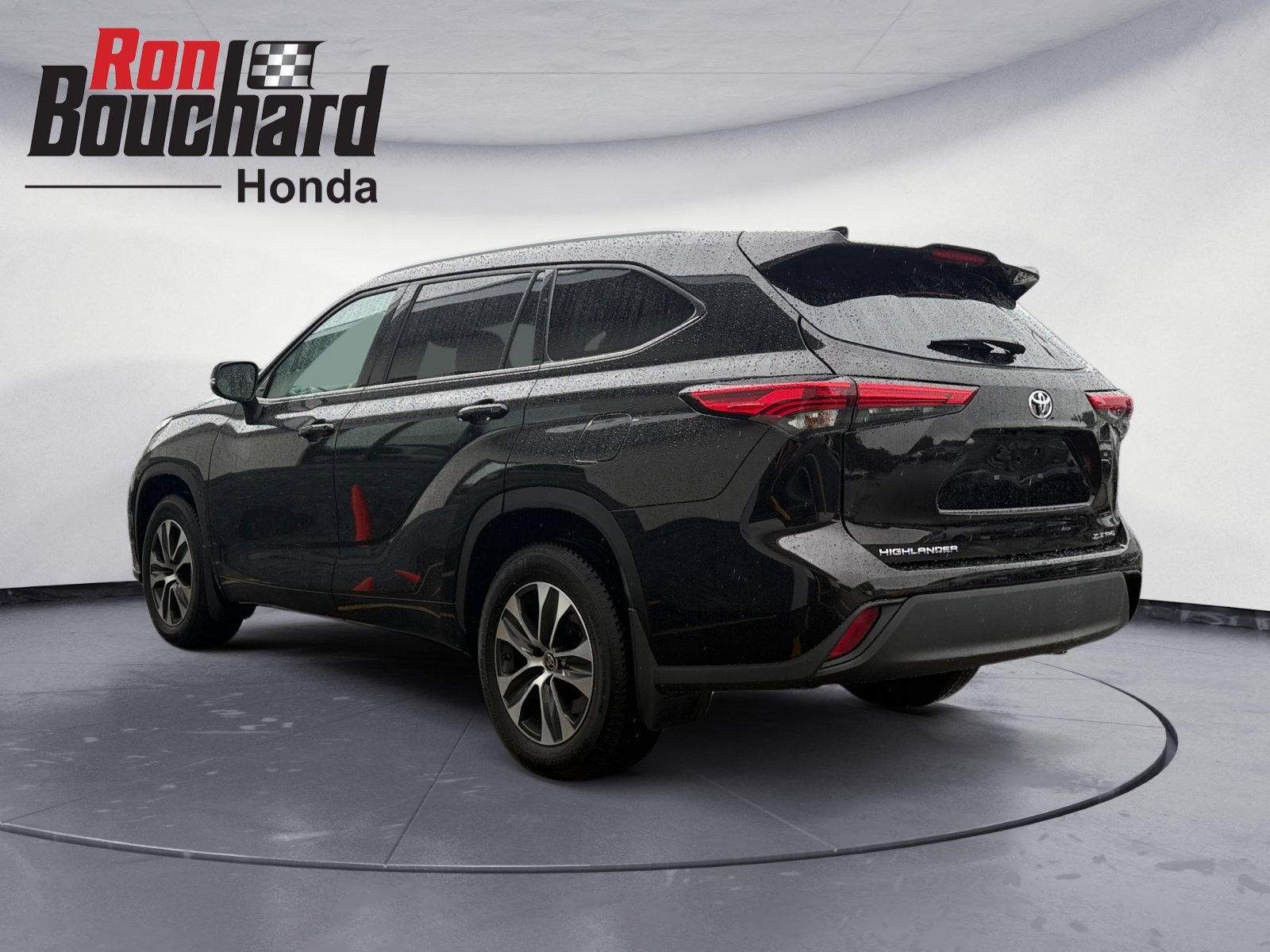 Used 2022 Amber Toyota XLE image 4