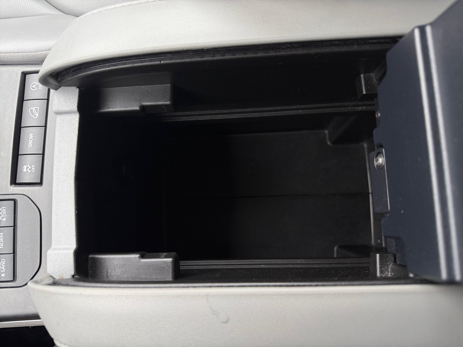 Used 2022 Amber Toyota XLE image 18